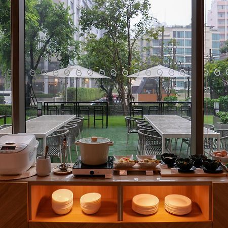 Oakwood Suites Bangkok Exterior foto